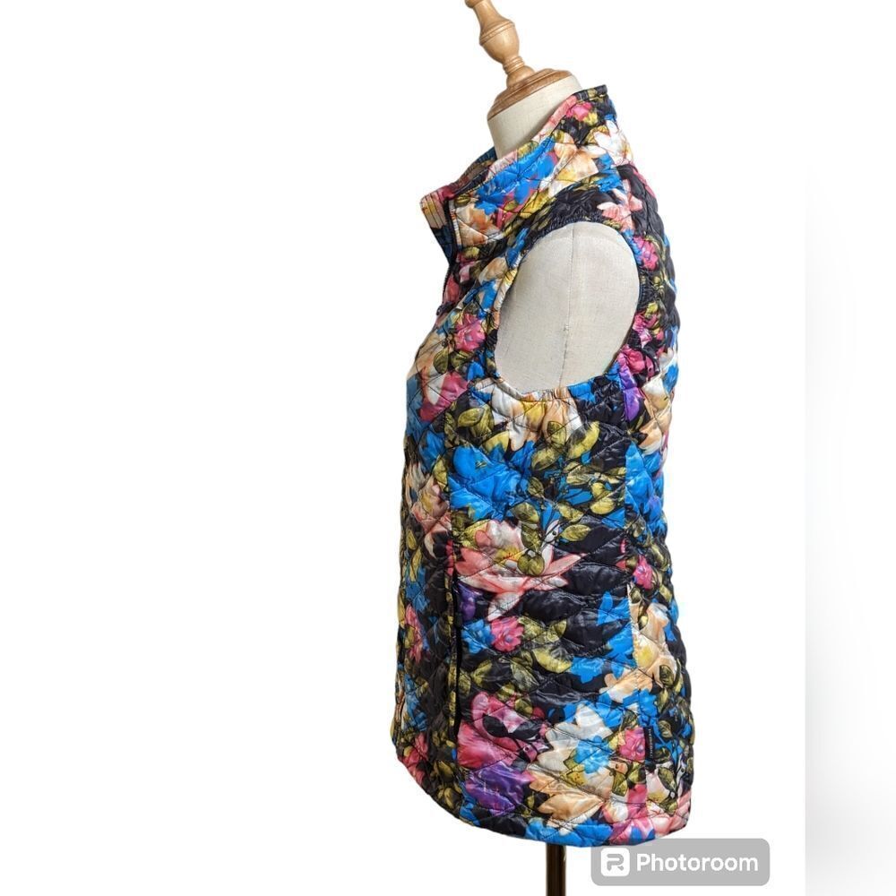 The North Face Black Floral Lightweight Vest - Picture 5 of 8